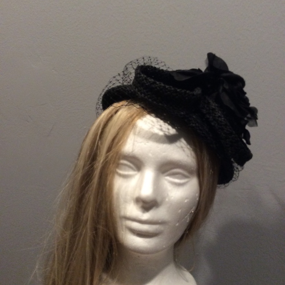 Fascinator hat. - Picture 3 of 8